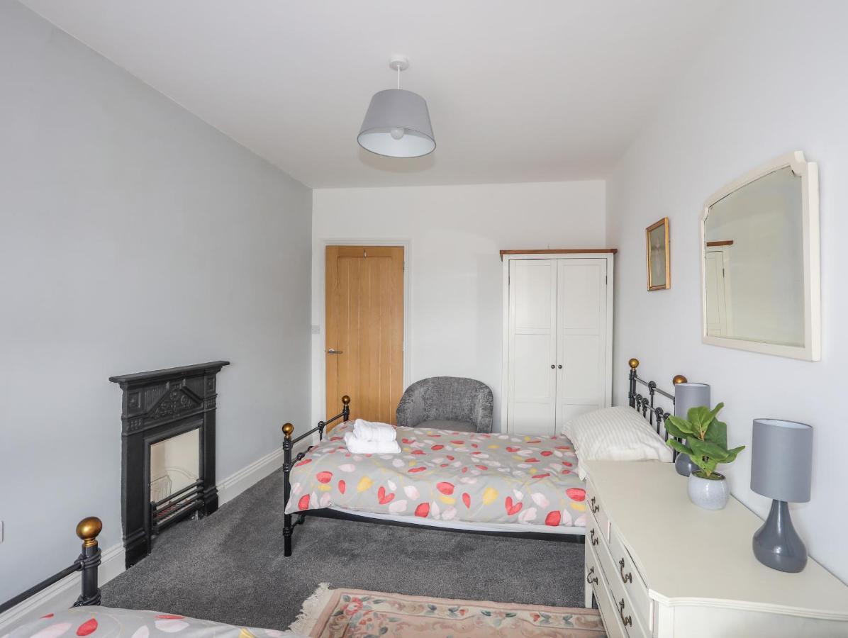 Llety Ednyfed Apartment Criccieth Bagian luar foto